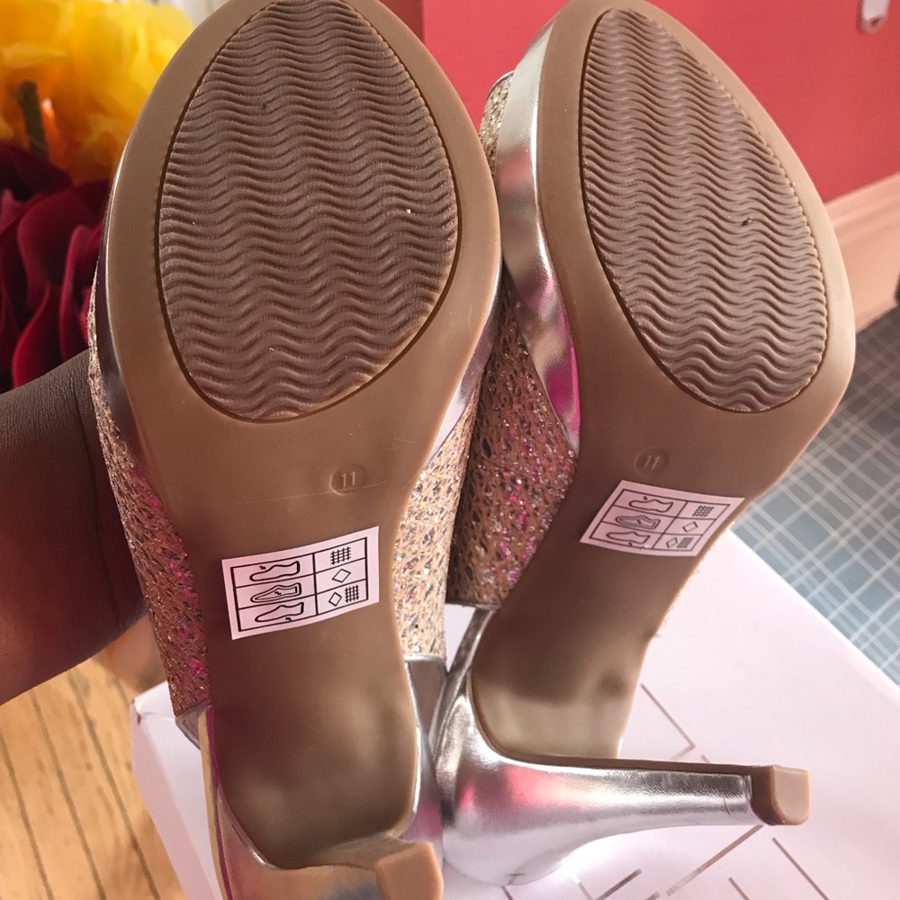 Heels - Picture 4 of 4